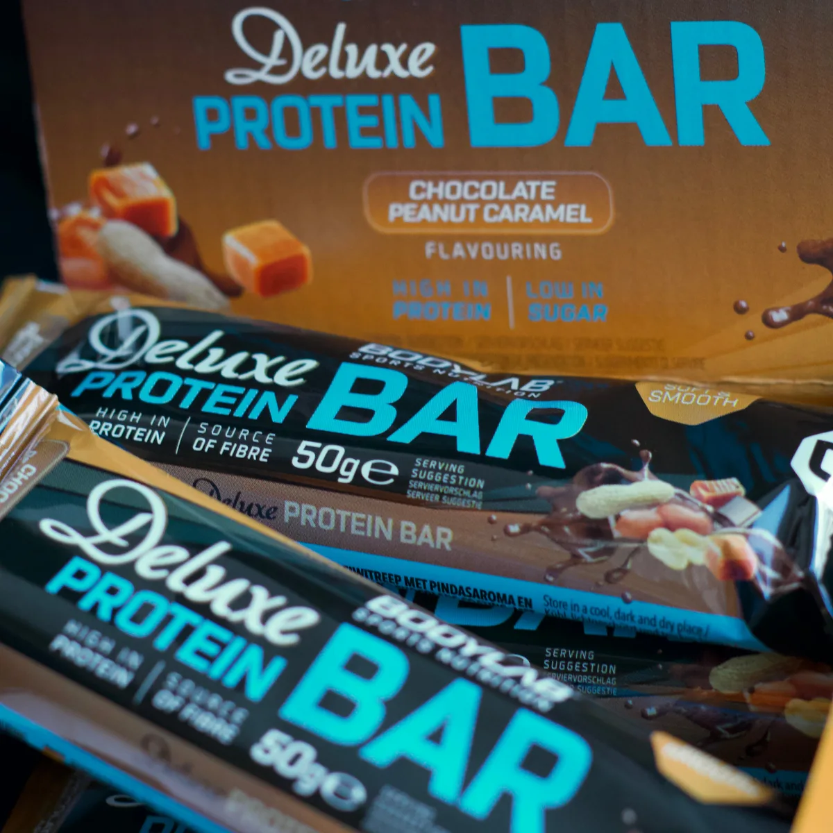 Deluxe Protein Bar (12x50g) Banana Chocolate Flavouring – Bild 8